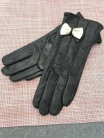 Женские кожаные перчатки Shust Gloves чёрные 373s2 М