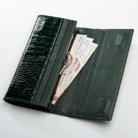 Женский лаковый кожаный кошелек PE DR. BOND PEW1-V-2 green