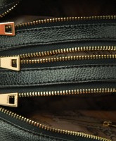 Женская черная сумка-саквояж из кожзама TRAUM 7226-20