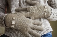 Вязаные бежевые женские перчатки-митенки Shust Gloves
