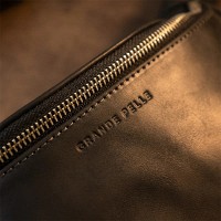 Кожаная сумка на пояс GRANDE PELLE 11144