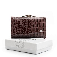 Женский лаковый кожаный кошелек PE DR. BOND PEW214 brown